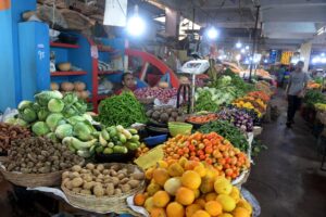 Weekly Farmers Market Attracts Large Crowd